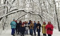 В любую погоду продолжаются занятия скандинавской ходьбой для активных участников проекта «Курское долголетие»