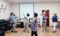В отделении дневного пребывания ОБУСО «ЦСО «Участие» города Курска» для получателей социальных услуг прошло занятие танцы
