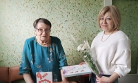 В преддверии праздника сотрудники ОБУСО «ЦСО „Участие“ города Курска» поздравили получателей социальных услуг